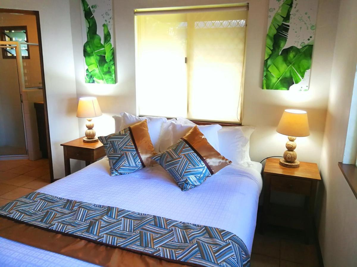 Poppy'S On The Lagoon Port Vila Exterior foto